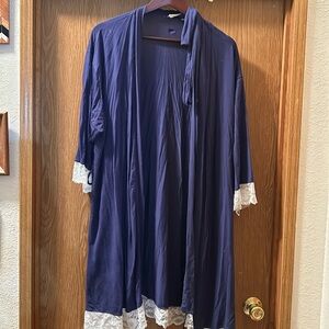 Sleep robe dark bluee with white fringe